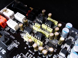 Recenzja karty dźwiękowej AIM SC808 A oto i serce tej karty - cała parada kostek, 3x JRC4580D i LM4562NA.